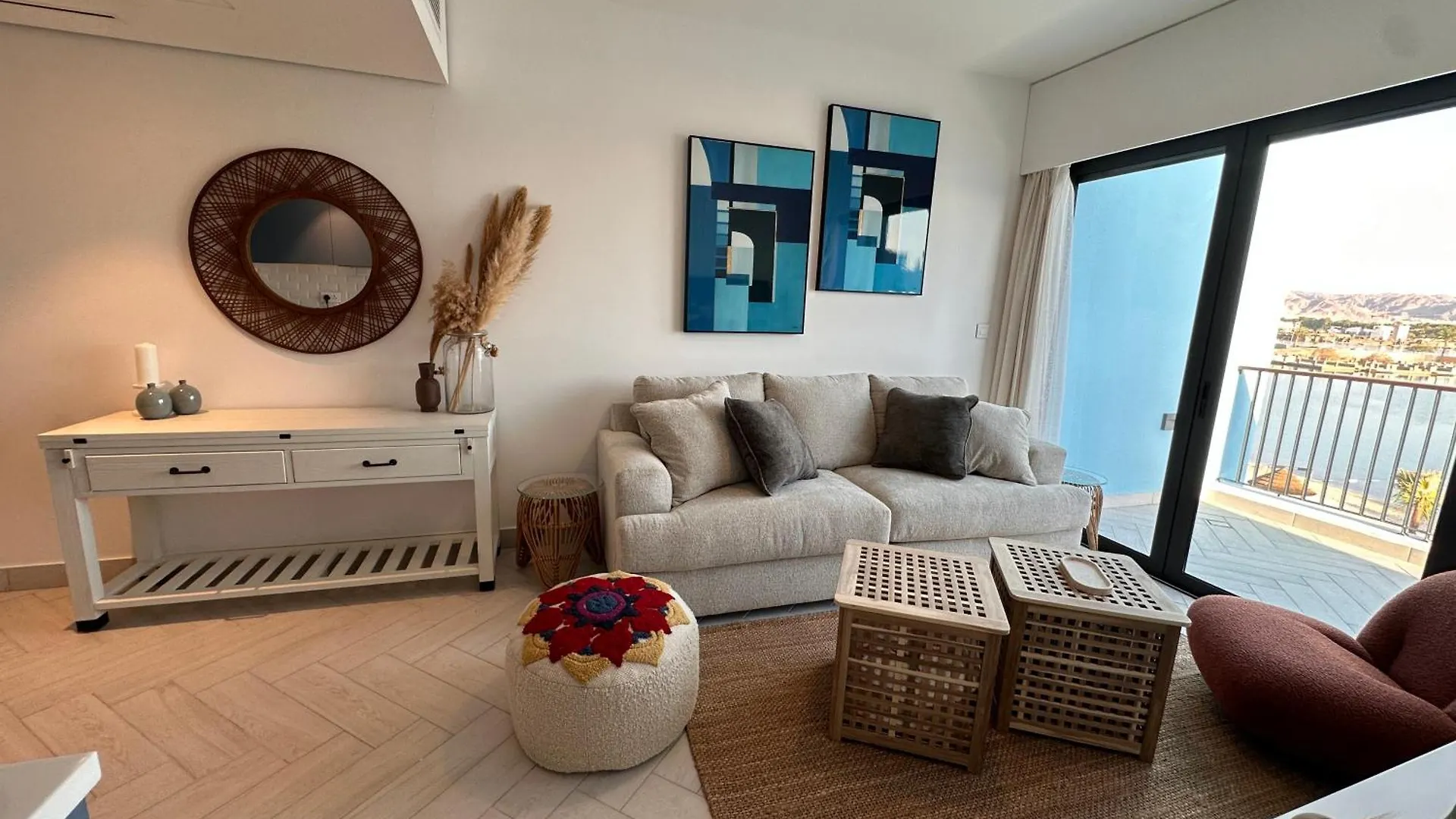 עקבה Chic One-Bedroom With Sea View