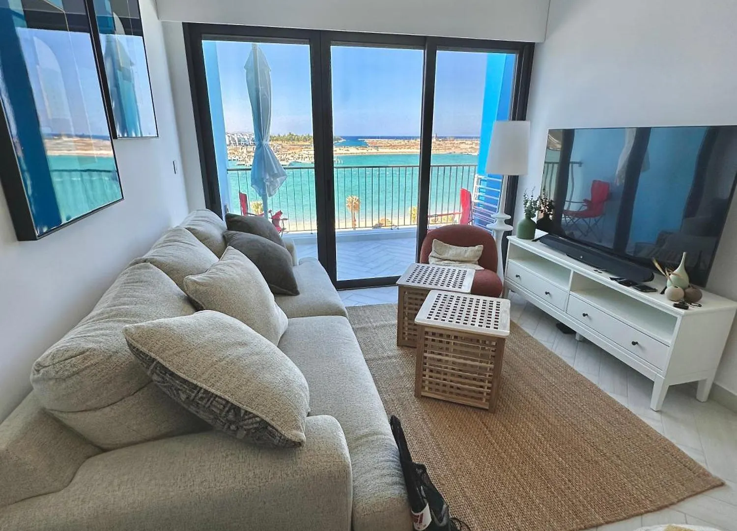 עקבה Chic One-Bedroom With Sea View