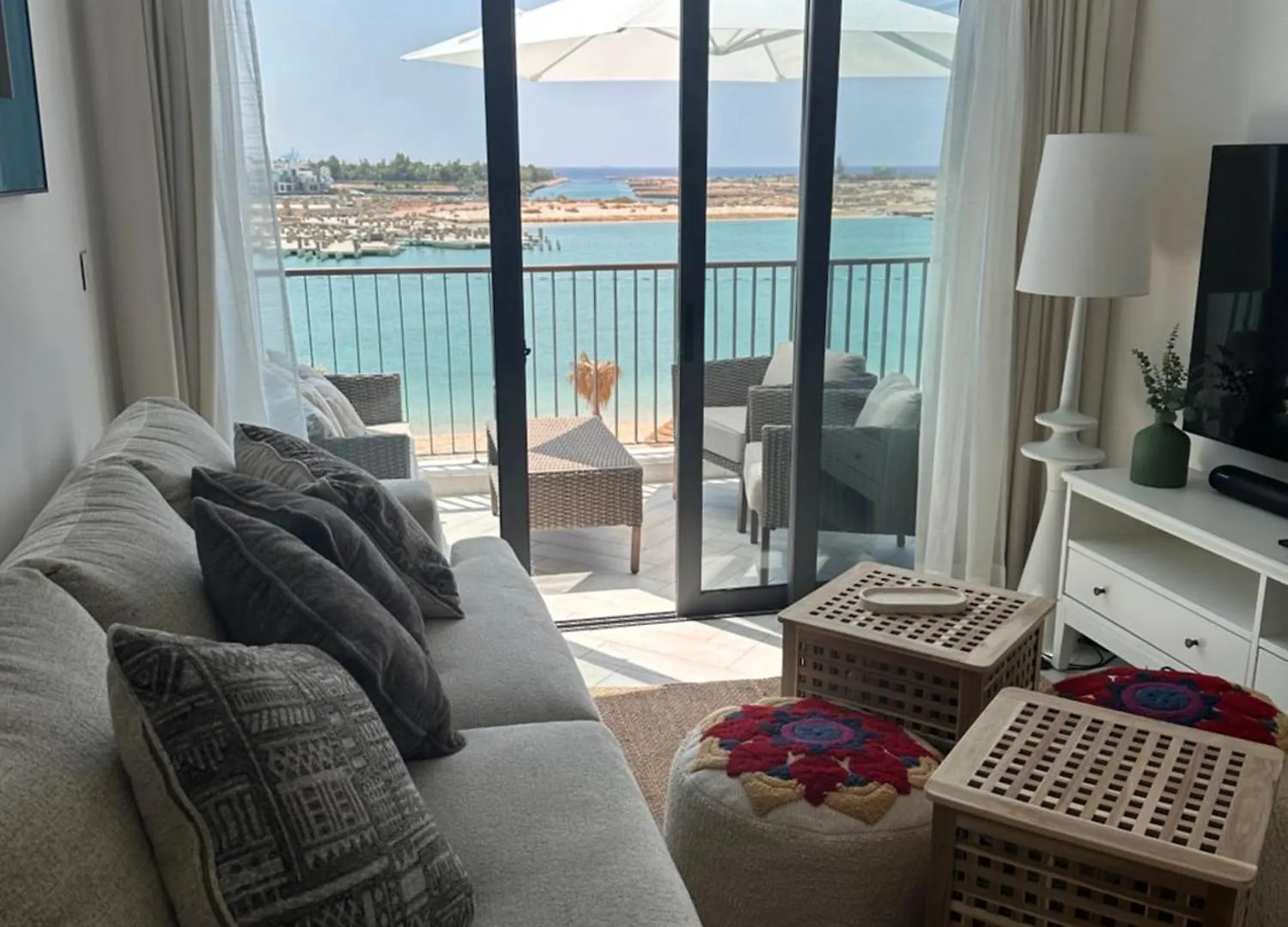 דירה עקבה Chic One-Bedroom With Sea View
