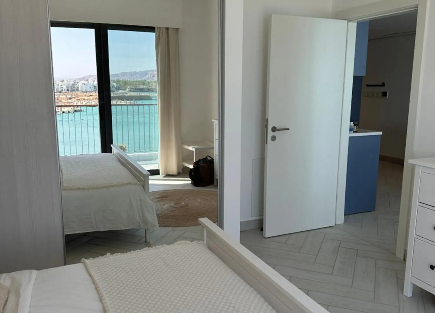 דירה עקבה Chic One-Bedroom With Sea View
